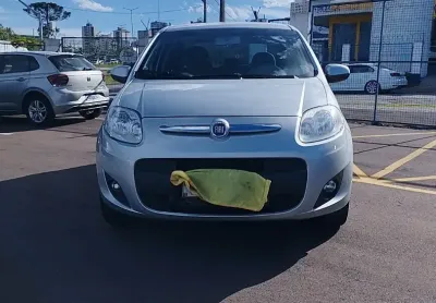 O Palio Essence 1.6 2015 possui motor 1.6 16V E.torQ, que entrega 117 cv com álcool e 115 cv com gas