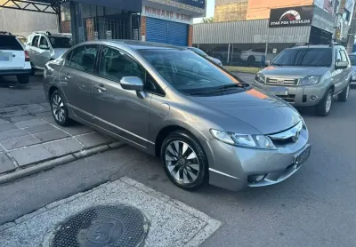 Honda civic lxl 1.8 aut 2010 -bancos em couro, som e troca de marchas no volante-