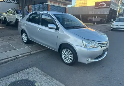 Etios xls 1.5 sedan 2013 -carro extremamente bem conservado, econômico com manual + chave cópia-