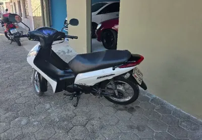 Honda biz 125 es ano 2013 cor branca, moto super inteira toda revisada