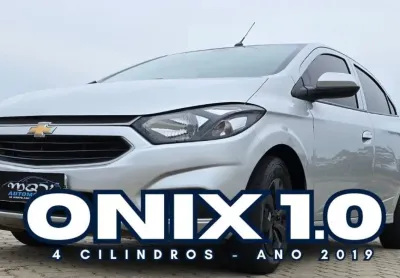 Chevrolet onix 1.0 4 cilindros ano 2019 cor prata, carro muito inteiro