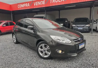 Ford focus hatch 1.6 se automático 2015