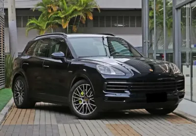 Porsche cayenne 2023 3.0 v6 e-hybrid platinum edition awd tiptronic s