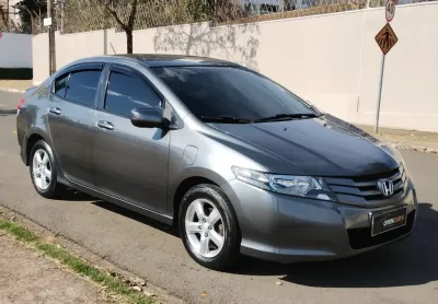 City lx 1.5 transmissão manual  carro confortável espaçoso, e muito conservado 