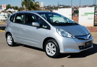 Honda fit lx 1.4 automático carro super conservado e motor ok 