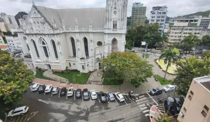 Encantador apartamento de 3 dormitórios, sendo 1 suíte, localizado no coração de Vitória, no Centro