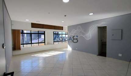 Ampla Sala Comercial no Centro de Curitiba: Perfeita para seu Negócio!