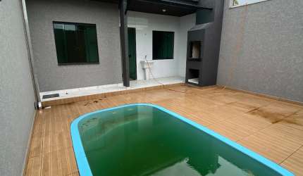 Linda casa com piscina