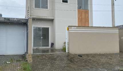 Lindo sobrado de frente pra rua.