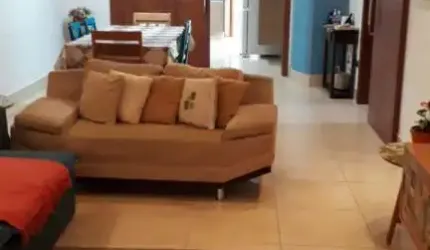 LINDA CASA TÉRREA NO PQ RENATO MAIA