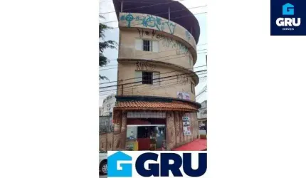 Prédio comercial e residencial de Equina