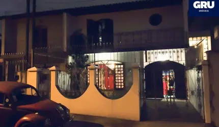 Lindo sobrado localizado no Jardim Santa mena
