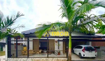CASA 4 QUARTOS PROX AO IATE CLUB CENTRO GUARATUBA