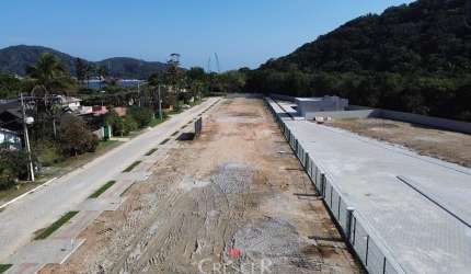 Lotes de terreno em condomínio fechado