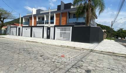 Sobrado para venda com 2 quartos no Centro de Matinhos