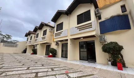 Sobrado para venda com 3 quartos em Caioba