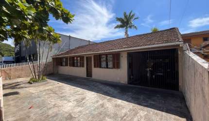 Casa para venda com 3 quartos no Centro de Matinhos