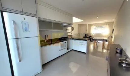 Casa com 2 quartos para alugar na Rua Apolônia Von Buettner, 188, Água Verde, Blumenau, 101 m2 por R$ 3.300