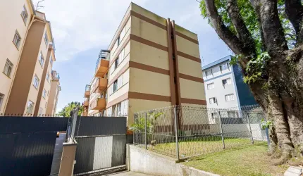 Excelente apartamento à venda no bairro Bacacheri em Curitiba-PR, com 3 dormitórios, sendo 1 suíte, e 2 banheiros.