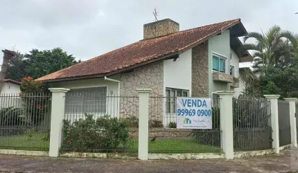 Casa à Venda no Bairro Carianos, no Sul da Ilha em Florianópolis- SC