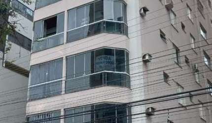 Apartamento de 2 dormitórios no Centro de Floripa