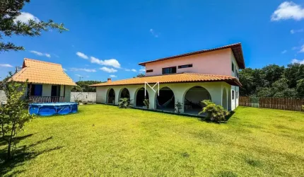 Casa em condomínio fechado disponível para venda