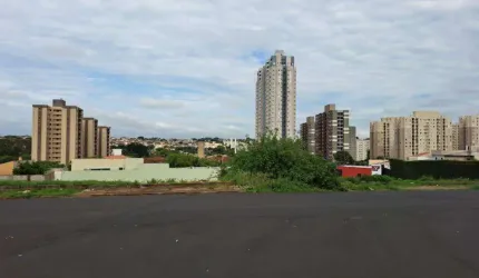 Lote de uso misto no Alto da Boa Vista