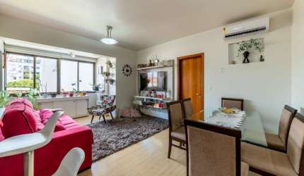 Apartamento com 3 quartos à venda na Rua Roque Calage, 400, Passo da Areia, Porto Alegre por R$ 586.000
