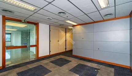 Sala comercial para alugar na Avenida Dolores Alcaraz Caldas, 90, Praia de Belas, Porto Alegre por R$ 45.960