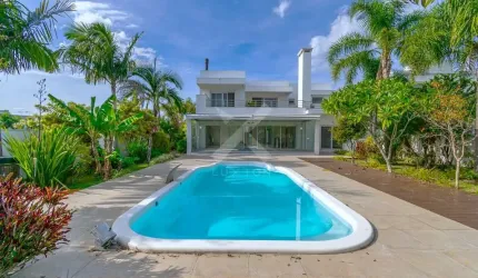 Casa em condomínio fechado com 4 quartos à venda na Avenida Juca Batista, 8000, Chapéu do Sol, Porto Alegre por R$ 2.700.000
