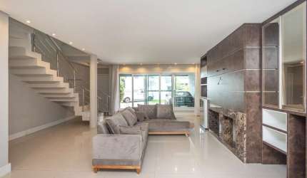 Casa em condomínio fechado com 3 quartos para alugar na Avenida Willy Eugênio Fleck, 1495, Sarandi, Porto Alegre por R$ 12.000