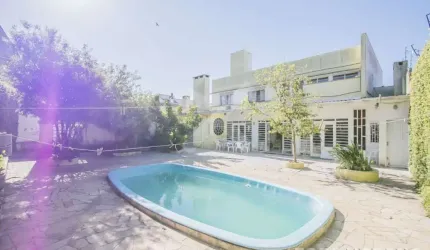 Casa com 5 quartos à venda na Rua General Salvador Pinheiro, 299, Chácara das Pedras, Porto Alegre por R$ 1.990.000