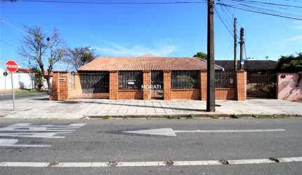 Excelente Casa com Ponto Comercial no Bairro Urano