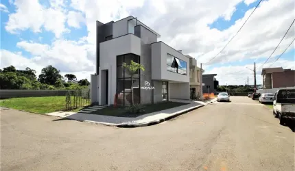 Lindo Sobrado Em Condomínio Fechado Com 03 Quartos Sendo Uma Suite Master