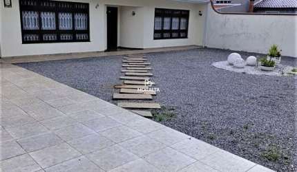 Casa 04 Quartos, Sendo 01 Suíte com Edícula e Espaoço Quintal no Bom Jesus