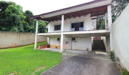 Casa 02 Quartos com Amplo Terreno no Jardim Carmem