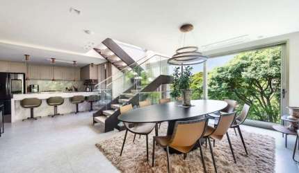 Cobertura de luxo em Alto de Pinheiros, São Paulo - 4 quartos, 4 suítes, 5 banheiros, 4 vagas de garagem, 378m². Venha conferir!