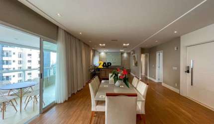 Apartamento de alto padrão com 3 quartos e 3 suítes na Vila Andrade, São Paulo. 211m², 2 salas, 5 banheiros e 3 vagas de garagem!
