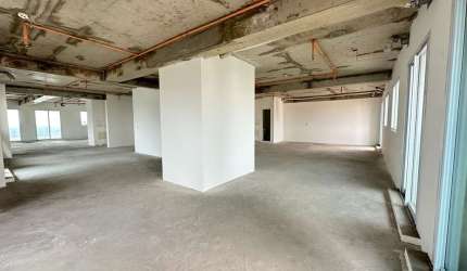 Sala comercial com 273,55 m² na Avenida Liberdade