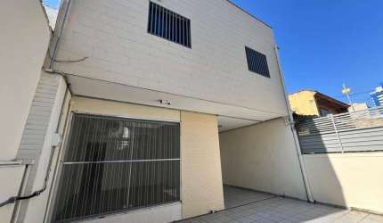Casa comercial para locação no Ipiranga, São Paulo-SP, 3 banheiros, 6 vagas, 300m²!