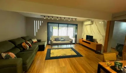 Casa de Luxo à Venda em Lar São Paulo de 250m². Com 3 Quartos sendo 2 Suítes, 3 Salas, 2 Banheiros, 2 Vagas - Imperdível!