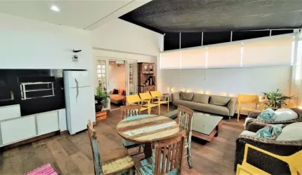 Imperdível oportunidade! Casa à venda em São Paulo-SP, Vila Suzana: 4 quartos sendo 2 suítes, 2 salas, 5 banheiros, 2 vagas, 340m².