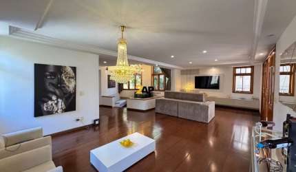 Casa de luxo em Interlagos: 4 quartos, 2 suítes, 2 salas, 4 banheiros, 2 vagas, 250m². Venda ou aluguel em São Paulo-SP!