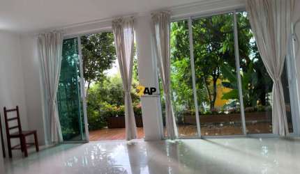 Imperdível casa à venda em São Paulo-SP, Vila das Belezas: 7 quartos, 1 suíte, 3 salas, 3 banheiros, 2 vagas, 340m².
