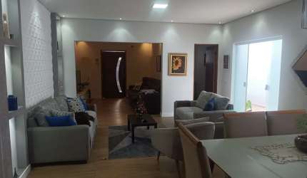 Imperdível casa à venda no Alto da Mooca com 2 suítes, 3 banheiros e 3 vagas de garagem!