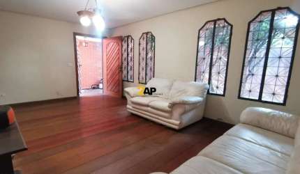 Imperdível: Casa á venda com 250m², 2 Quartos e 2 vagas na Vila Morse.