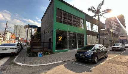 Aluguel de Loja Comercial em Moema, 4 Banheiros, 130m² de Área