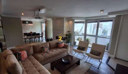 Apartamento de luxo na Vila Andrade com 160m², 3 quartos, 2 suítes e 2 vagas de garagem.