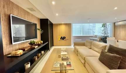 Apartamento de Luxo na Vila Nova Conceição: 4 Quartos, 2 Suítes, 3 Salas, 5 Banheiros, 2 Vagas - 400m² - SP
