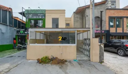 Casa Comercial Espaçosa na Vila Nova Conceição - 7 Salas, 3 Banheiros, 220m² - São Paulo-SP